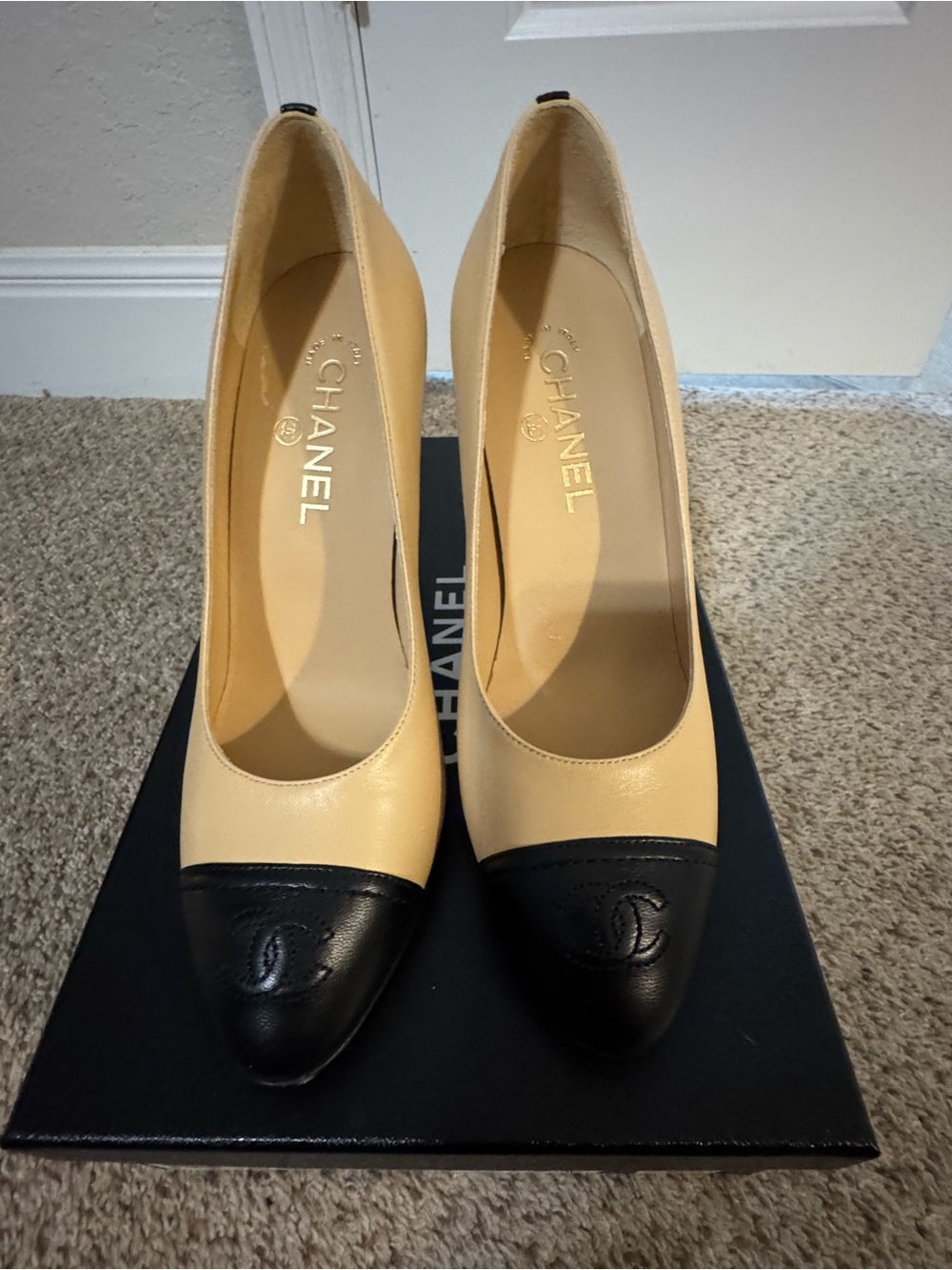 CHANEL Beige and Black Lambskin Pumps - Picture 3 of 10